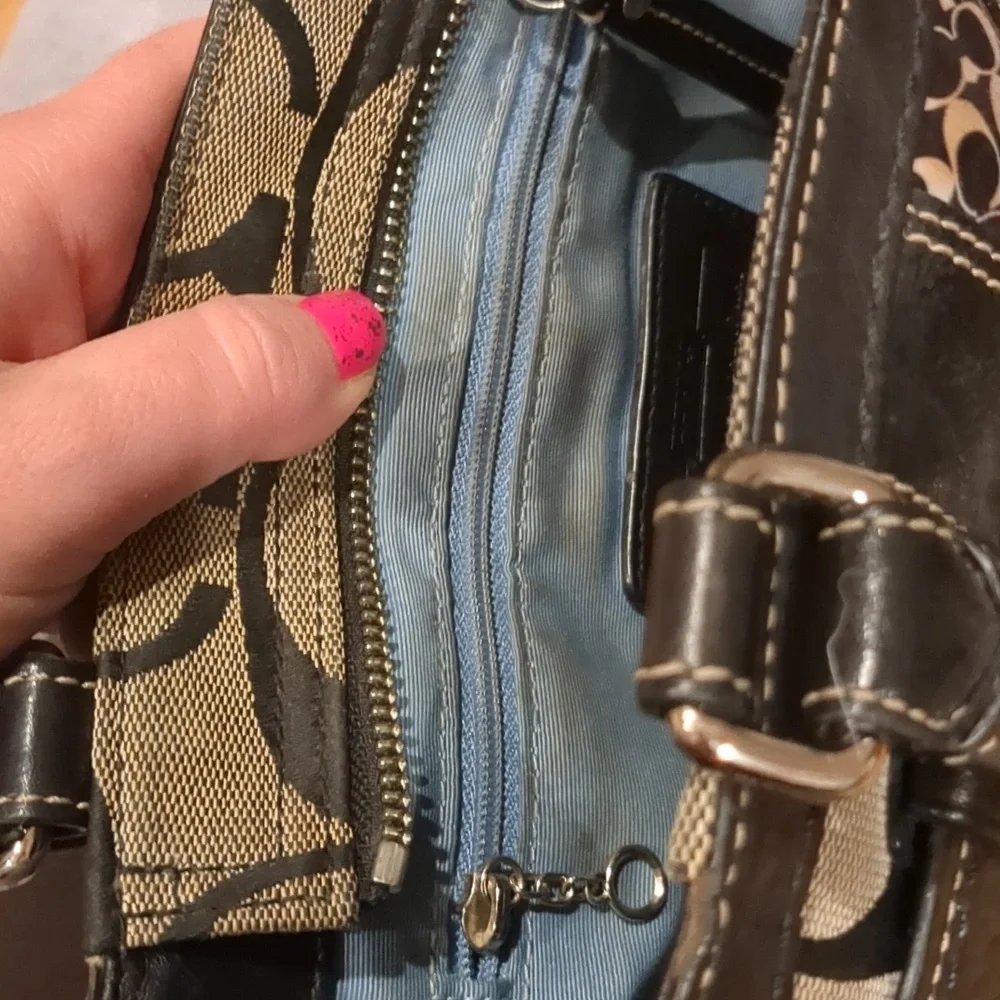 Authentic Coach Hamptons Signature Pocketbook